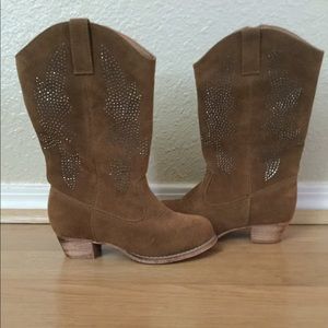 Cute girl’s cowboy boots!